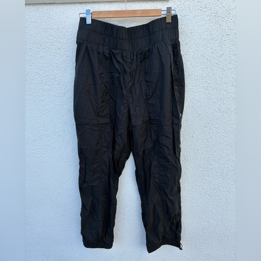 NWT Fabletics Ultra High-Wasted Piped Nylon Pant | Size L | Black